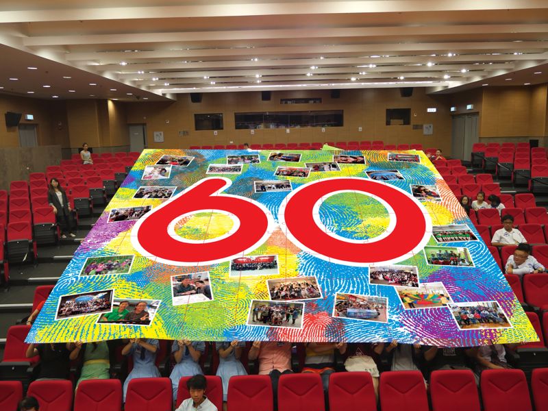 Different teams worked together to assemble the puzzle representing ‘Switch on 60 Dreams’, marking the official end of the campaign.